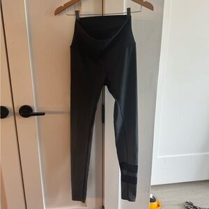 ALO Yoga Women’s Black/Grey Fade Leggings